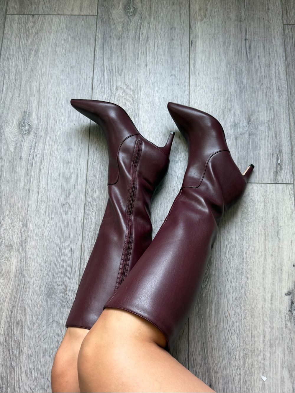 Knee-High Pointed Toe Leather Boots in Deep Burgundy Sz 6